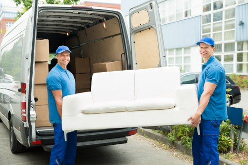 Moving van service for homes and flats in Richmond upon Thames